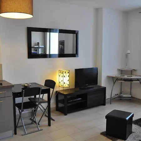 Apartment Proche Du Port *